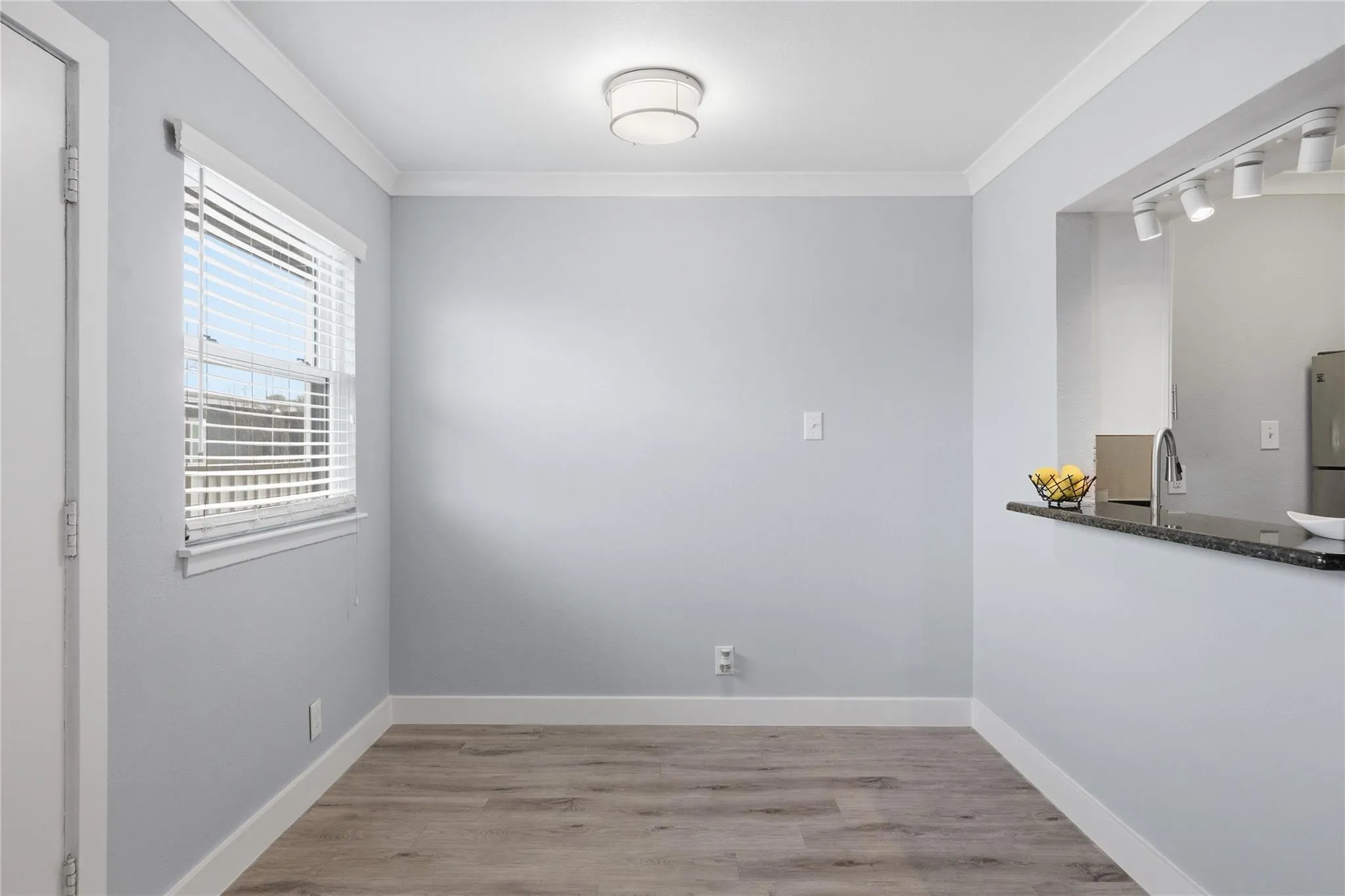 Photo 4 of 2401 MANOR RD #232