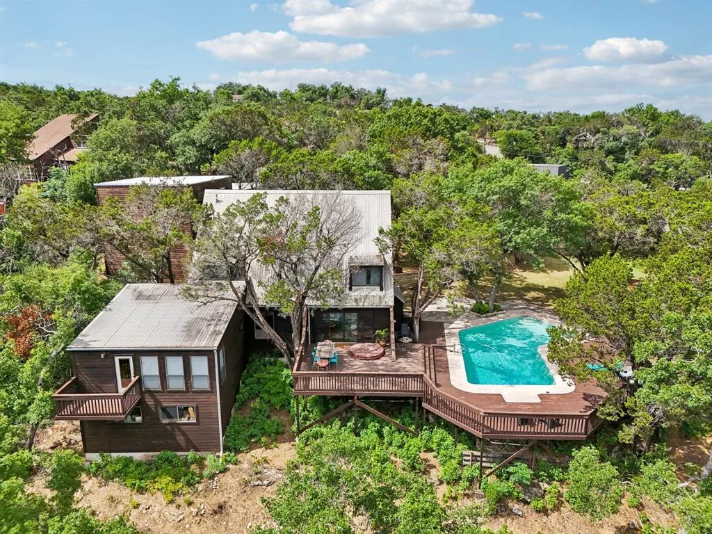 Photo of 1002 JOUSTING PL, Austin, 78746