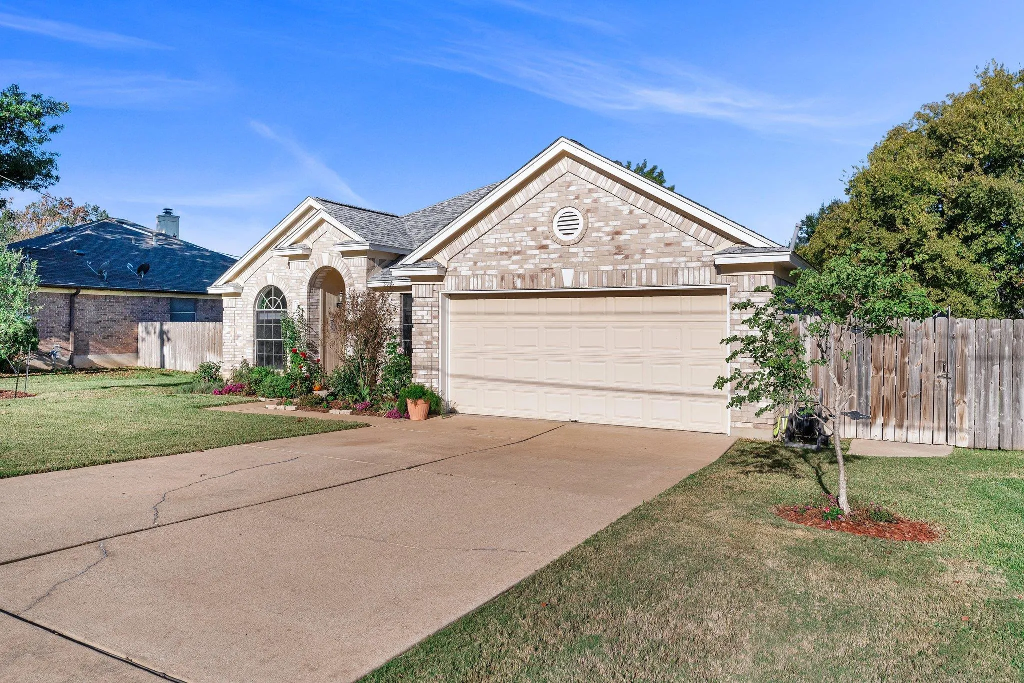 Photo 3 of 302 DEBORA DR