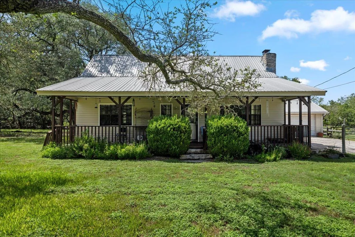 Photo of 200 LITTLE BARTON DR, Dripping Springs, TX, 78620