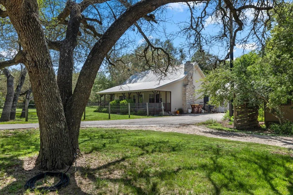 Photo 2 of 200 LITTLE BARTON DR