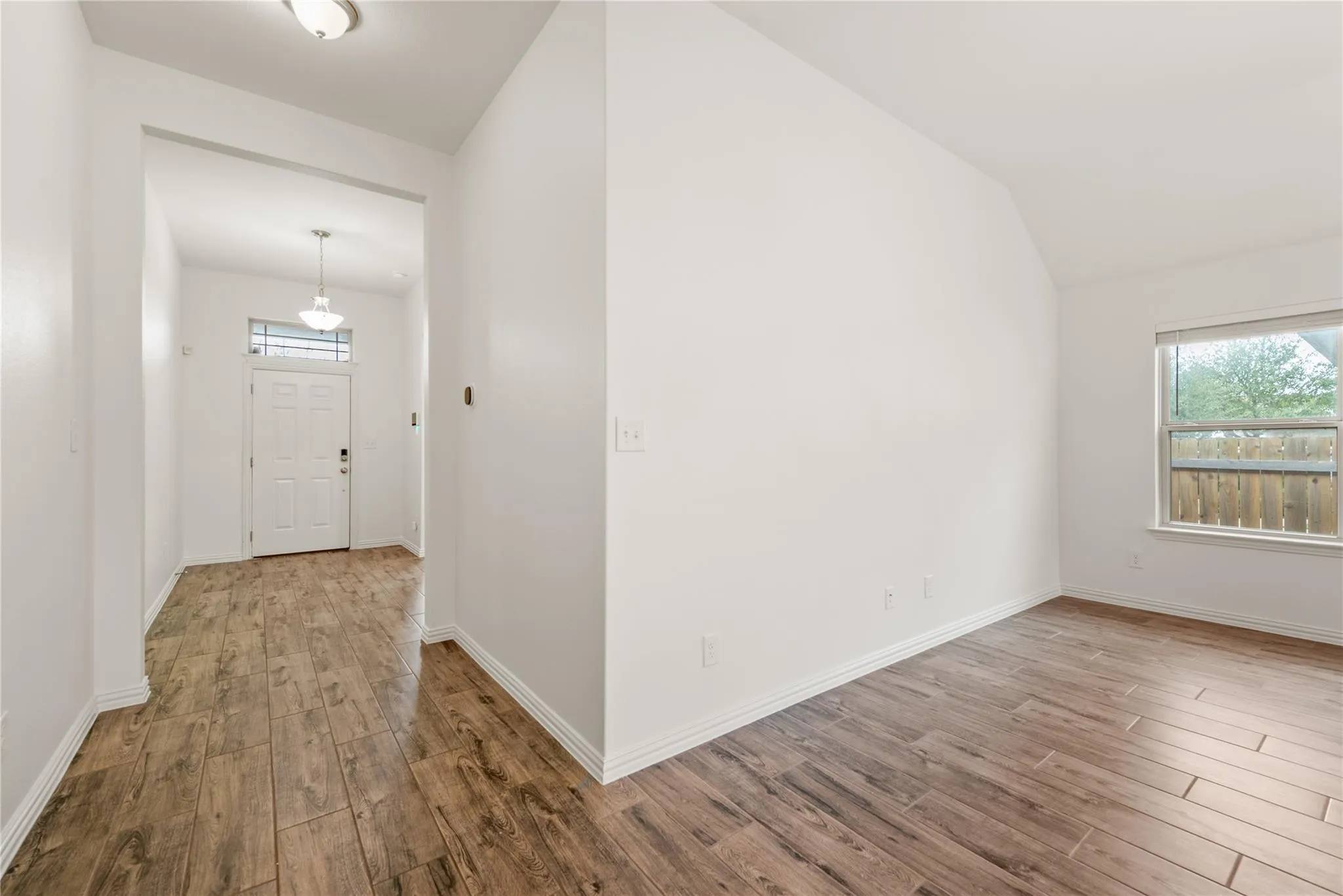 Photo 4 of 682 COYOTE CREEK WAY