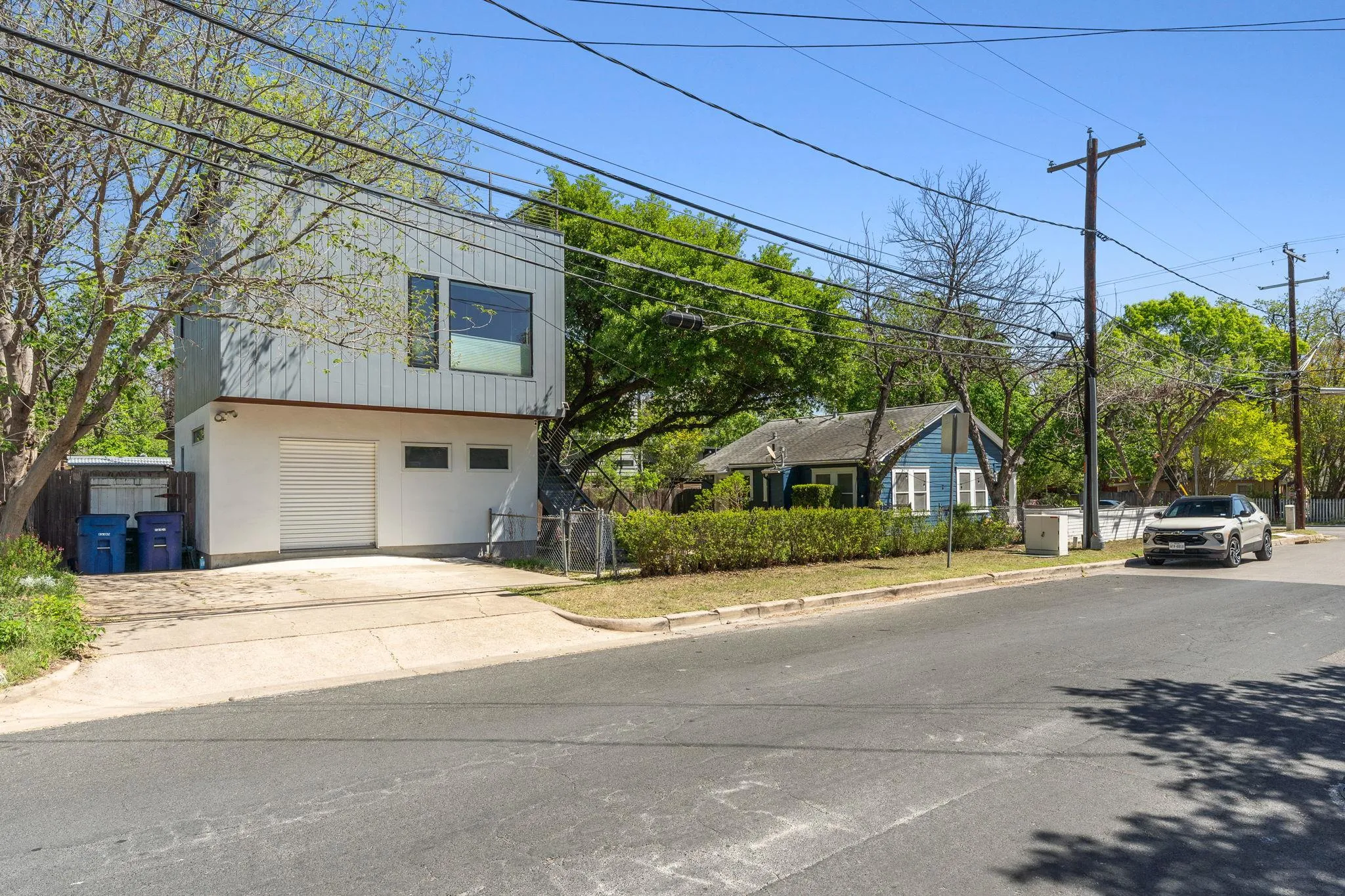 Photo 4 of 1910 KINNEY AVE