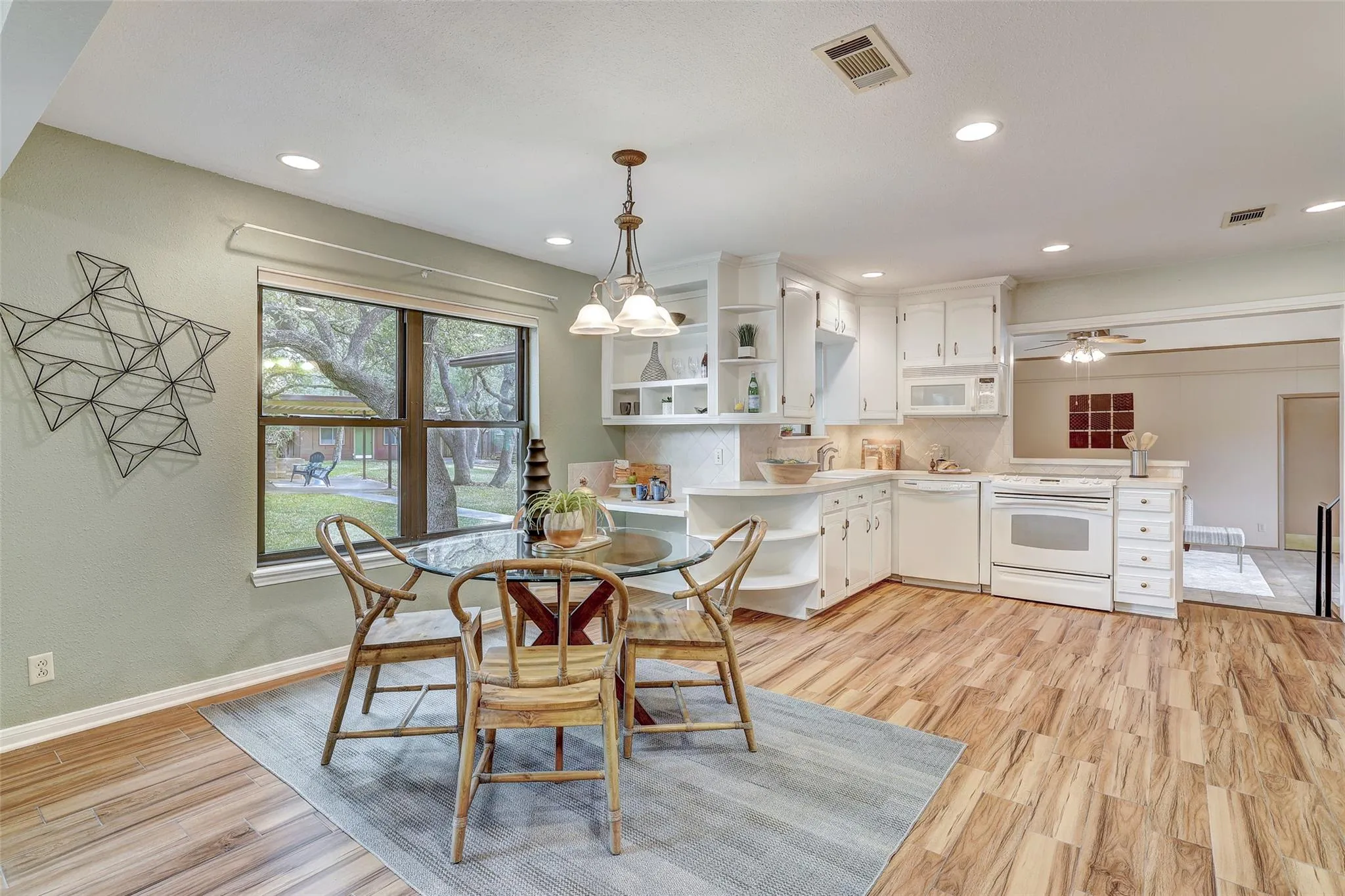 Photo 5 of 8606 THUNDERBIRD ROAD RD #A & B