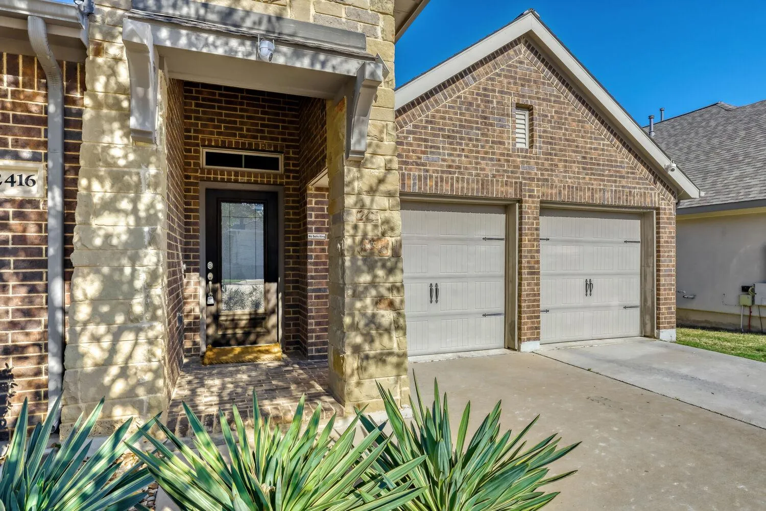 Photo 4 of 2416 BURBERRY LN