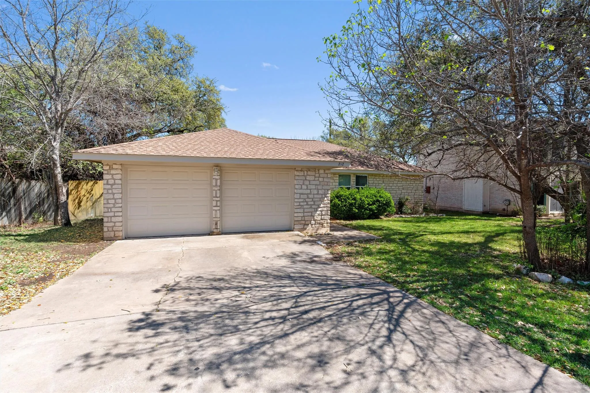 Photo 2 of 212 ROCKCREST DR