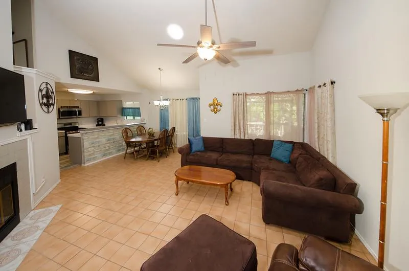 Photo 4 of 2112 WATERWAY BND
