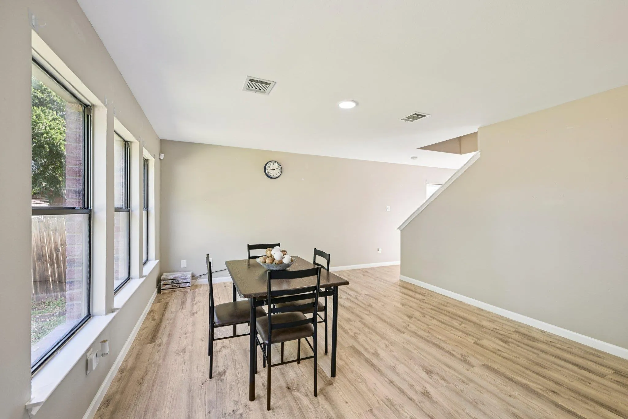 Photo 5 of 502 WOODFORD DR