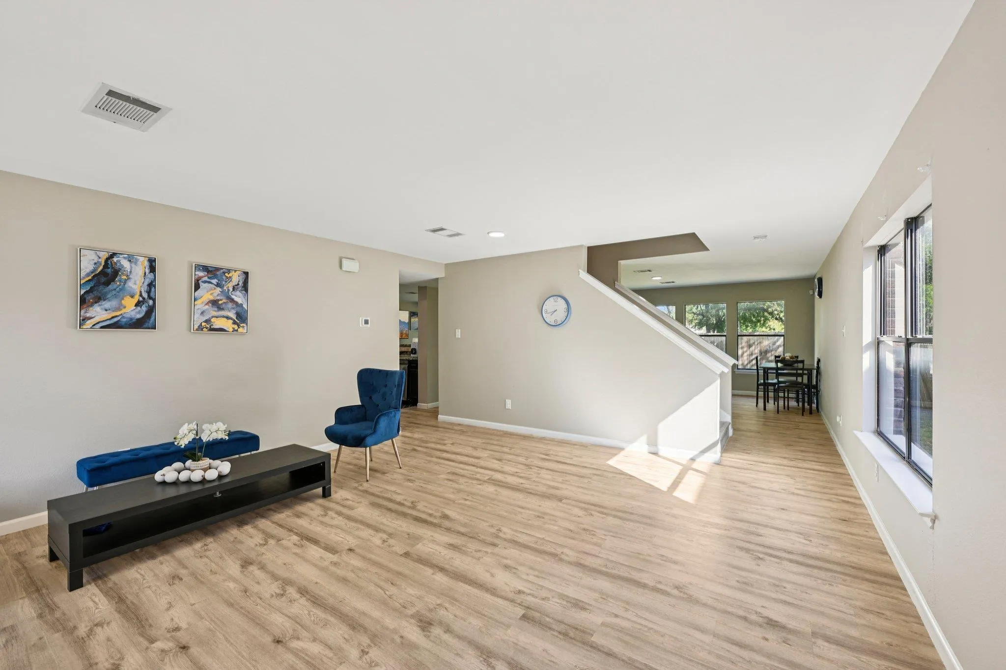 Photo 3 of 502 WOODFORD DR