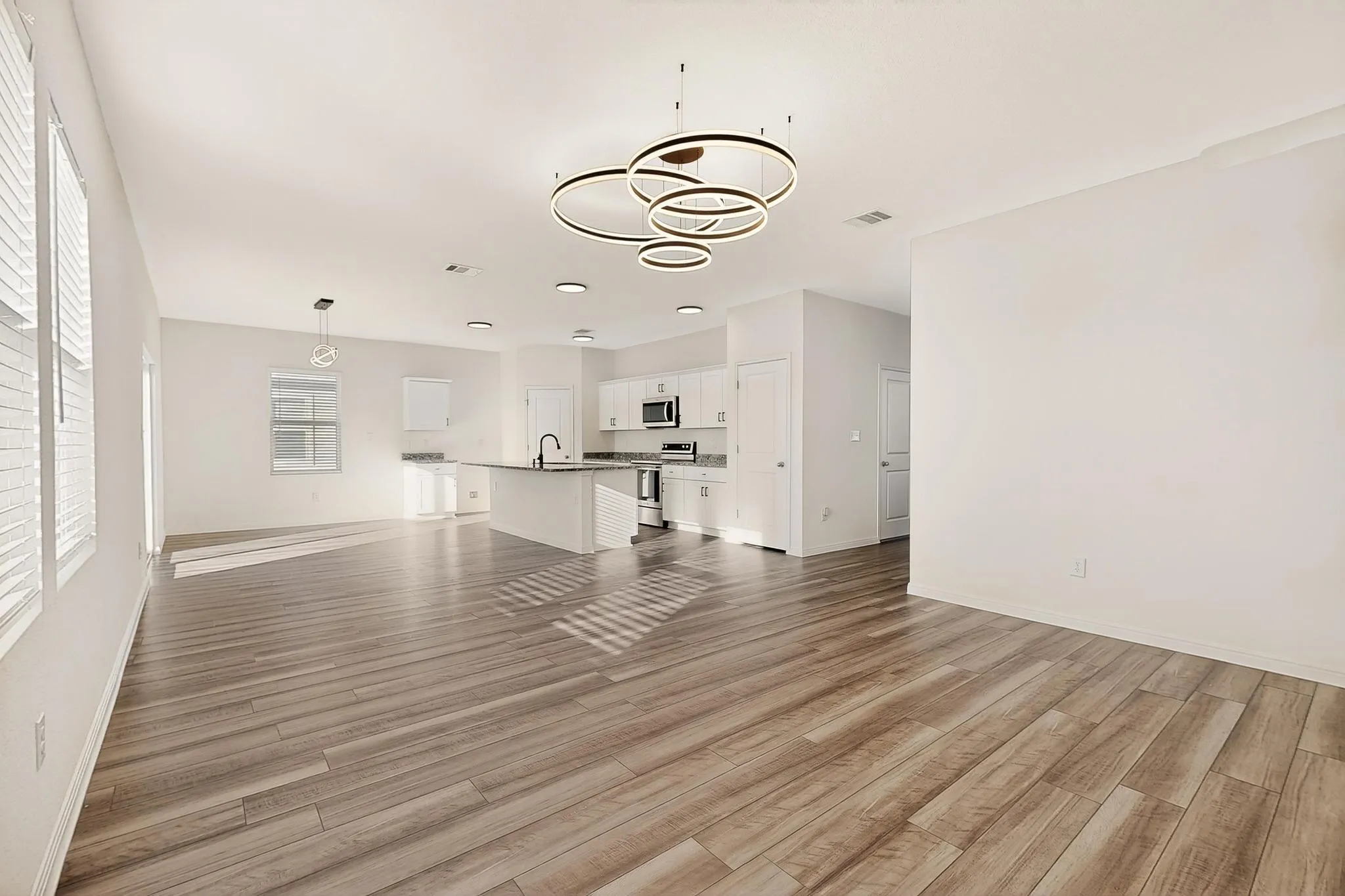 Photo 4 of 361 WREN LN