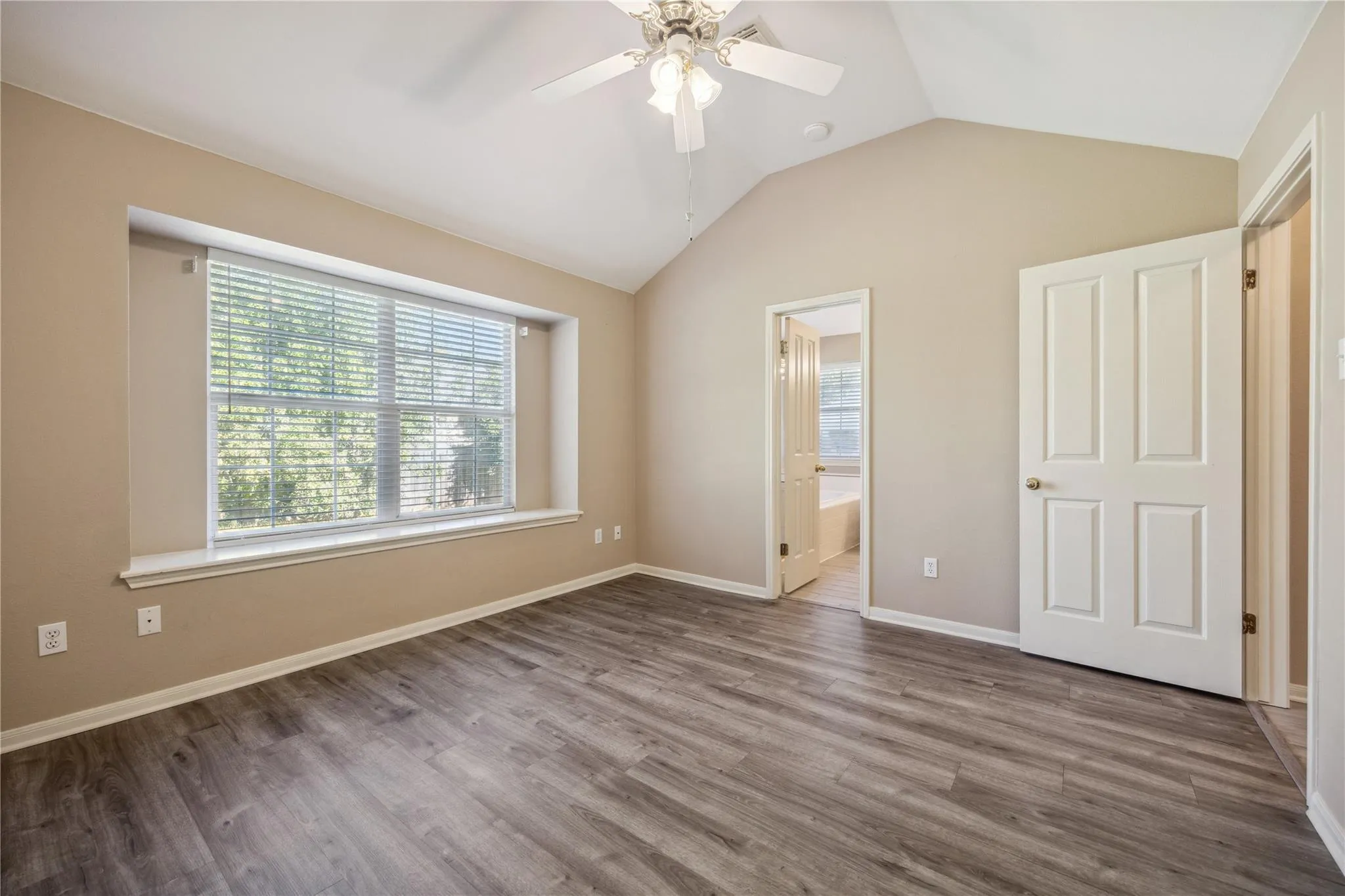 Photo 5 of 9120 FAINWOOD LN