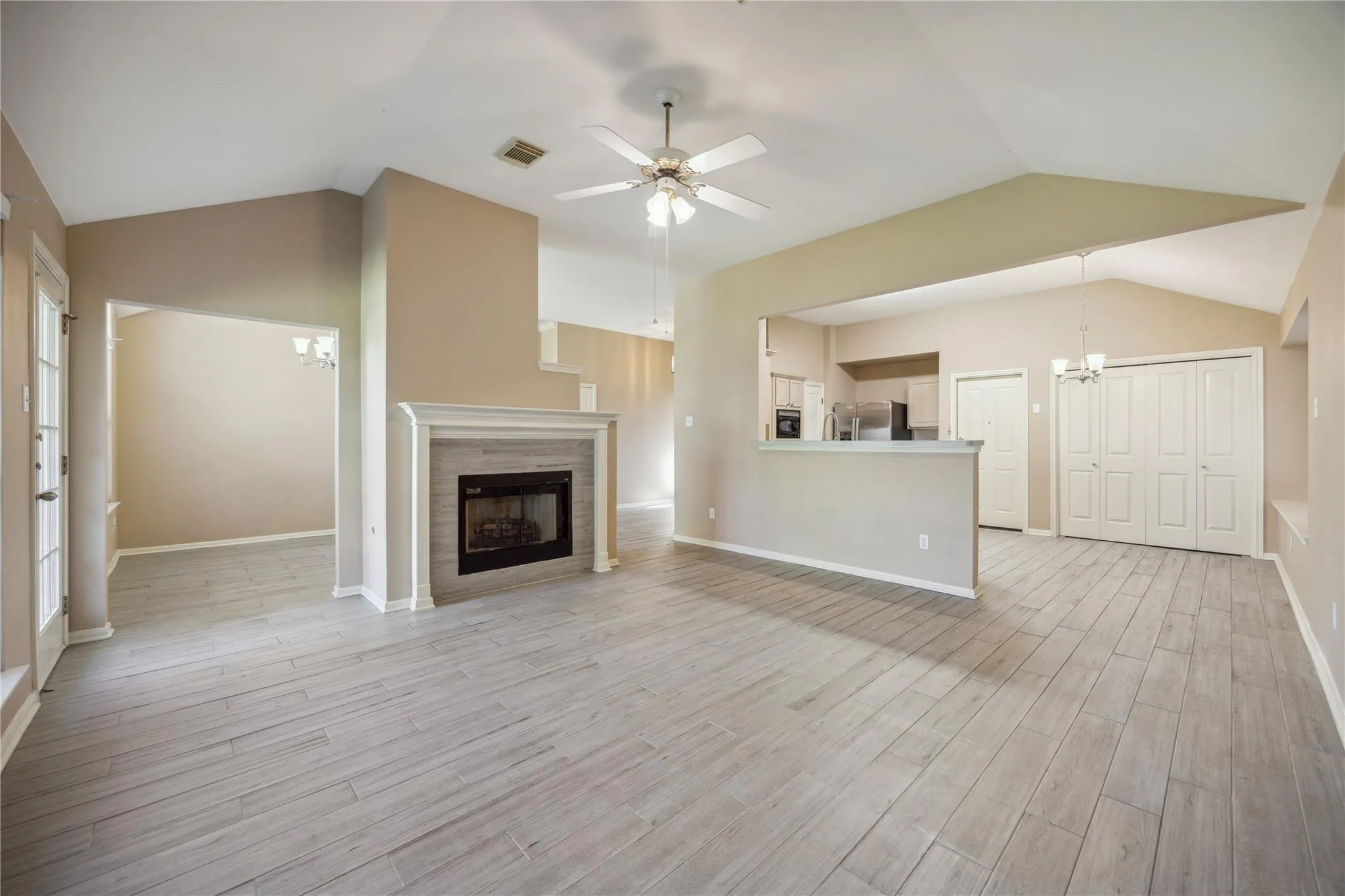 Photo 3 of 9120 FAINWOOD LN