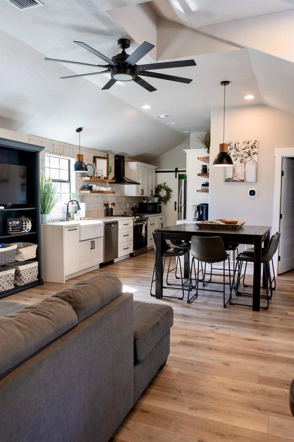 Photo 4 of 106 CHAPPARAL CIR