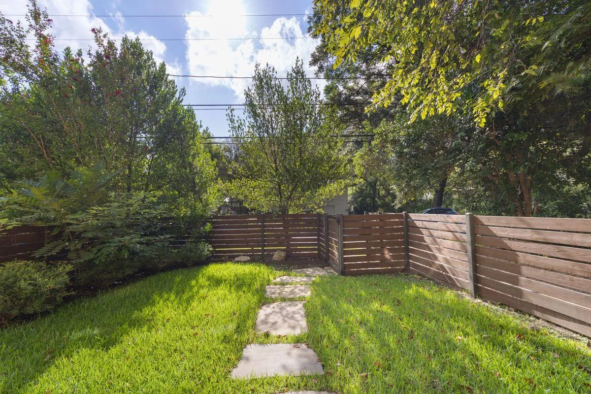 Photo 4 of 2002 KINNEY AVE #A