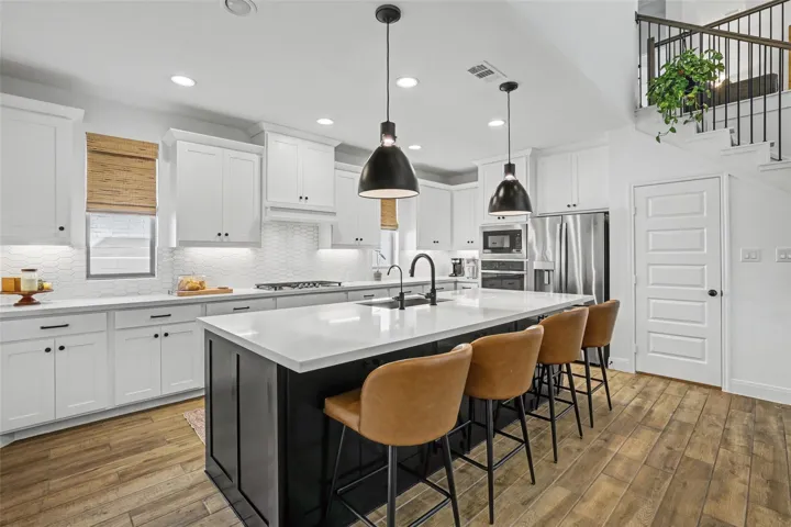 Pristine Kitchen Large kitchen island with breakfast bar