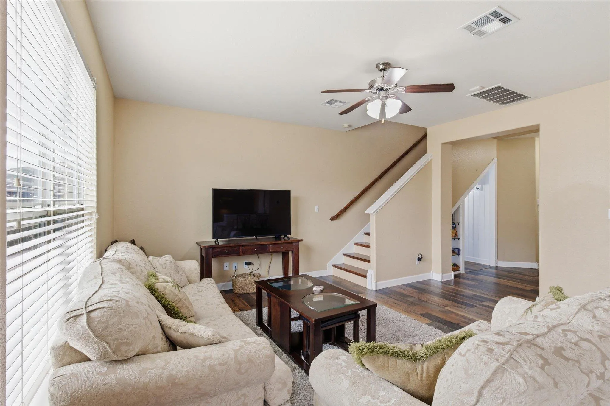 Photo 5 of 359 BLOOMSBURY DR