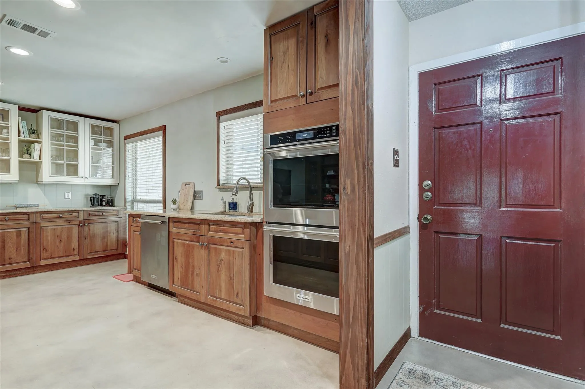 Photo 4 of 1105 N RIVIERA CIR