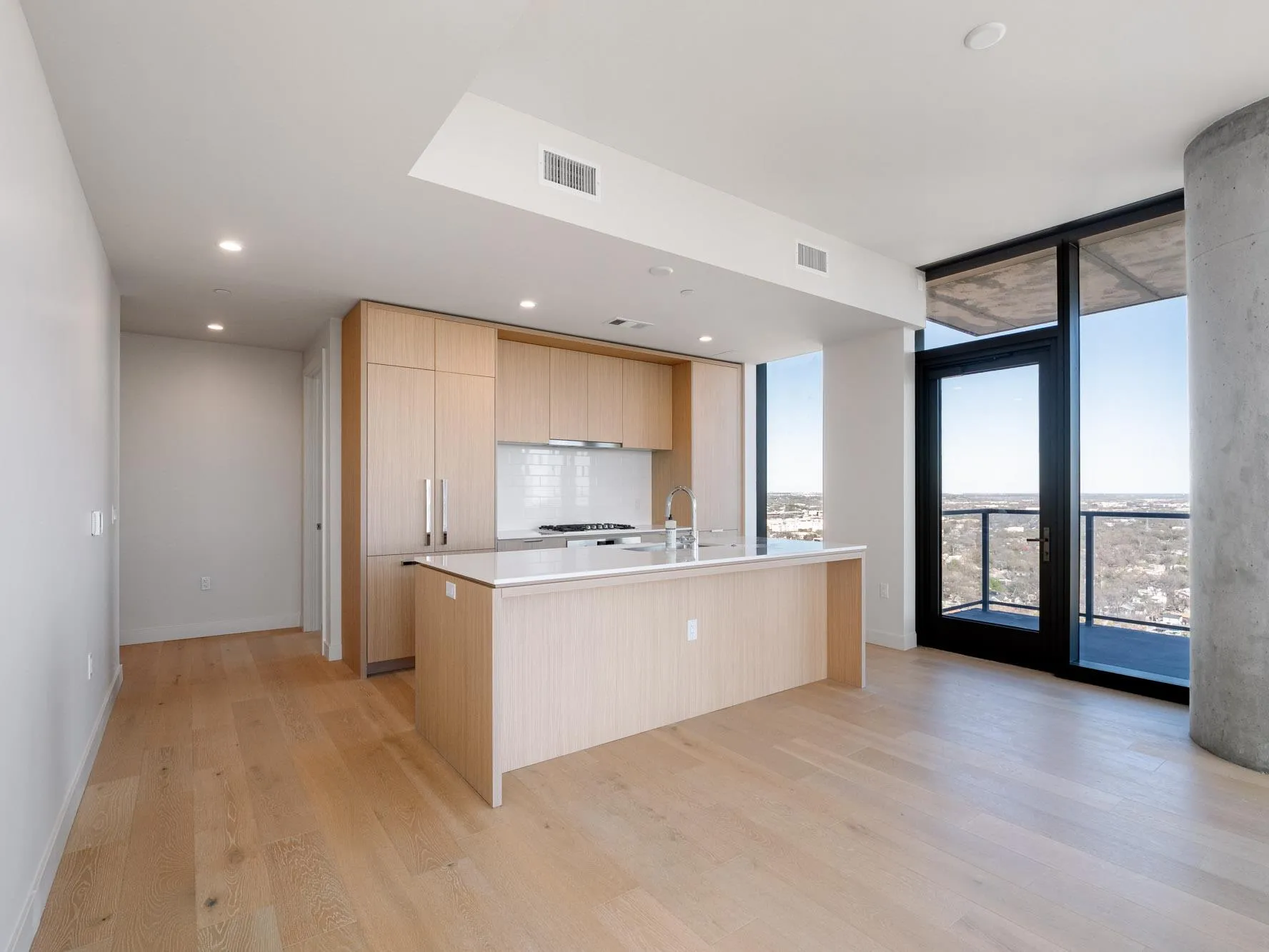 Photo 3 of 44 EAST AVE #2610