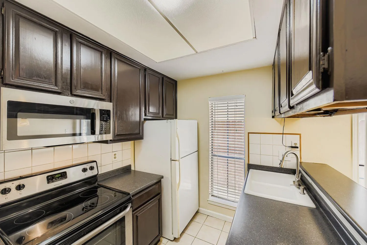 Photo 4 of 708 GRAHAM PL #101