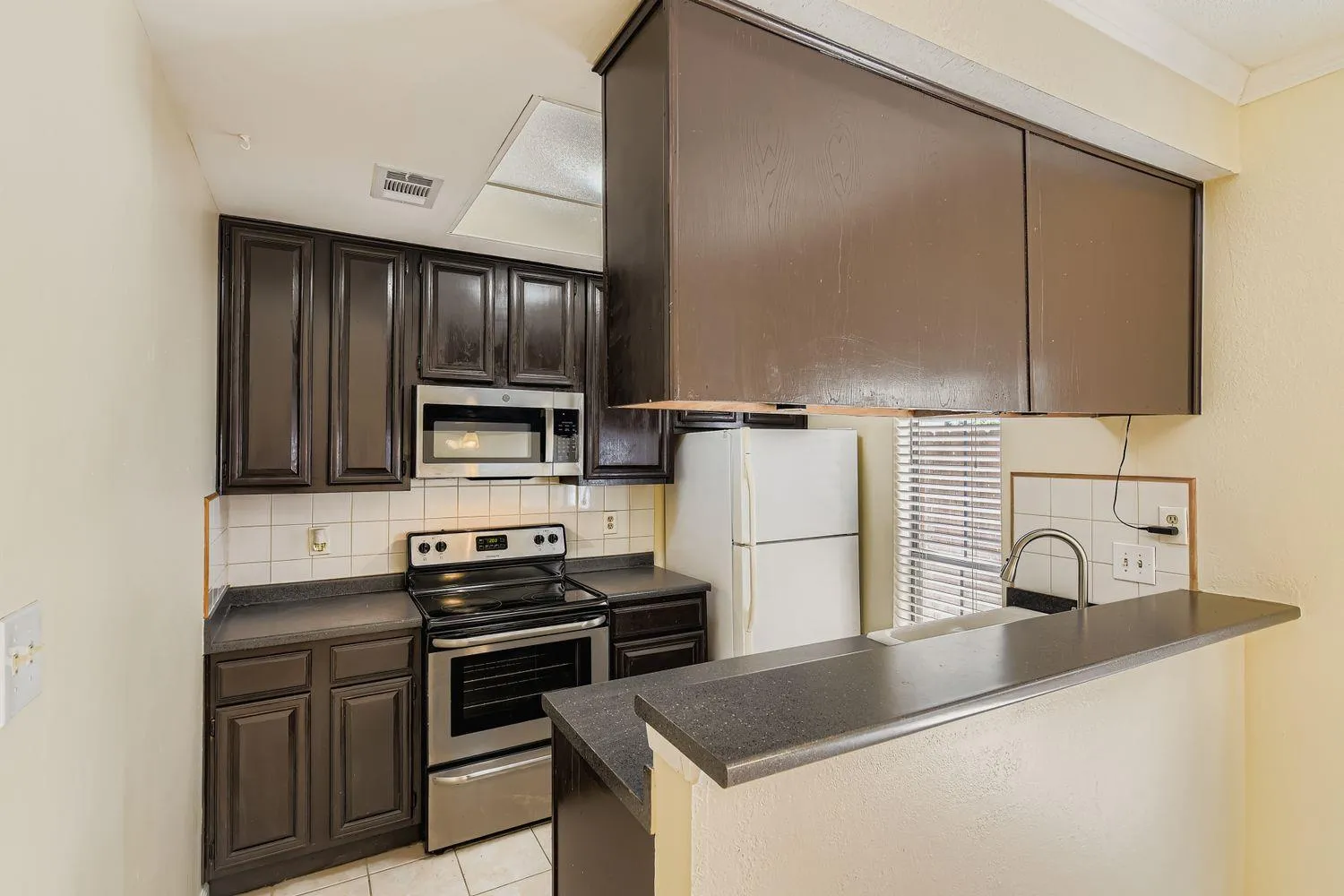Photo 3 of 708 GRAHAM PL #101