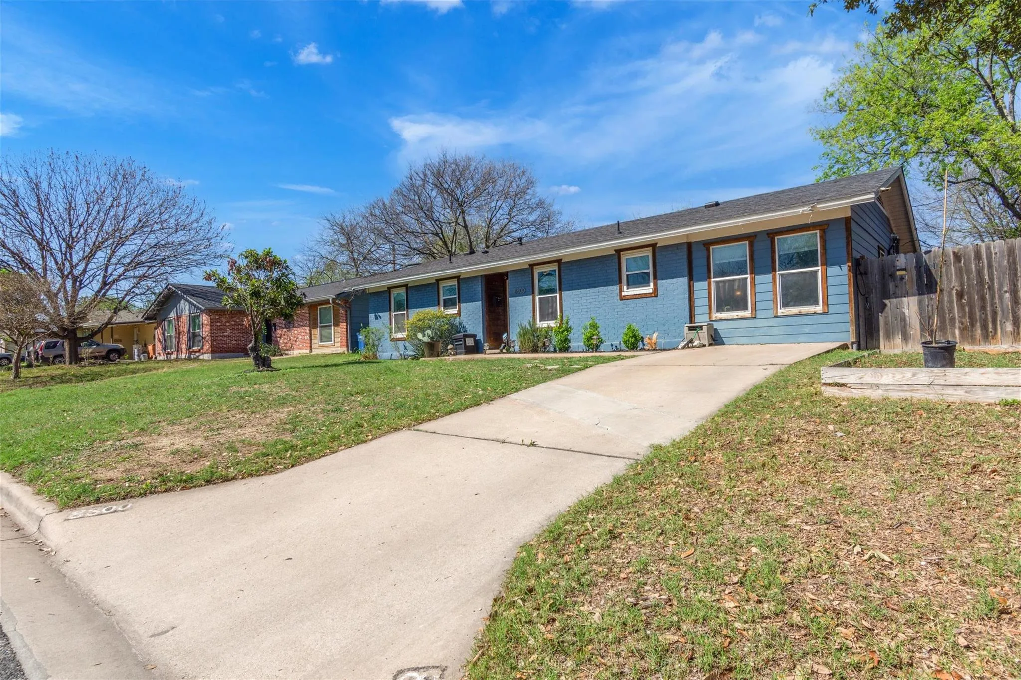 Photo 4 of 8800 REDFIELD LN