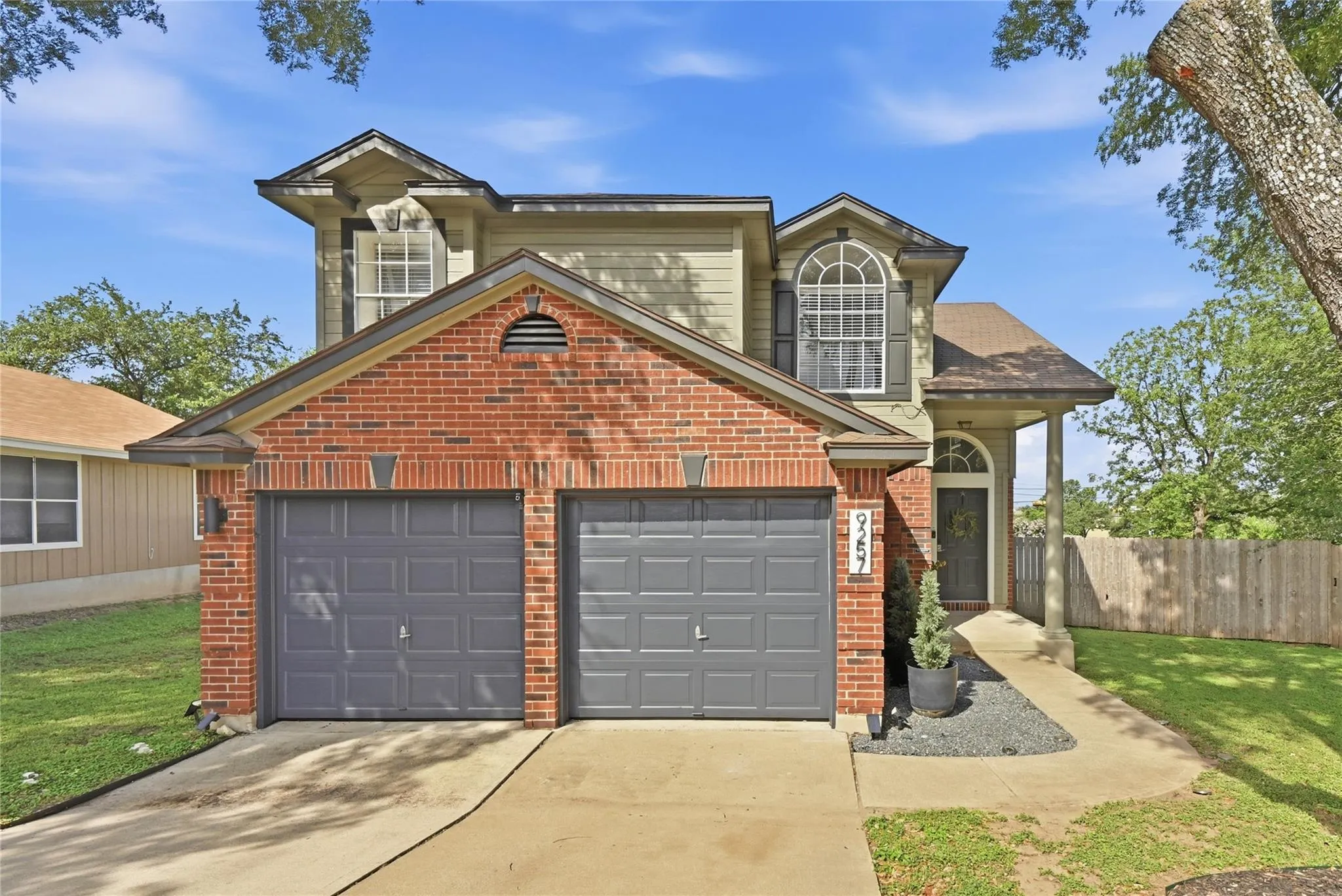 Photo 2 of 9257 VIGEN CIR