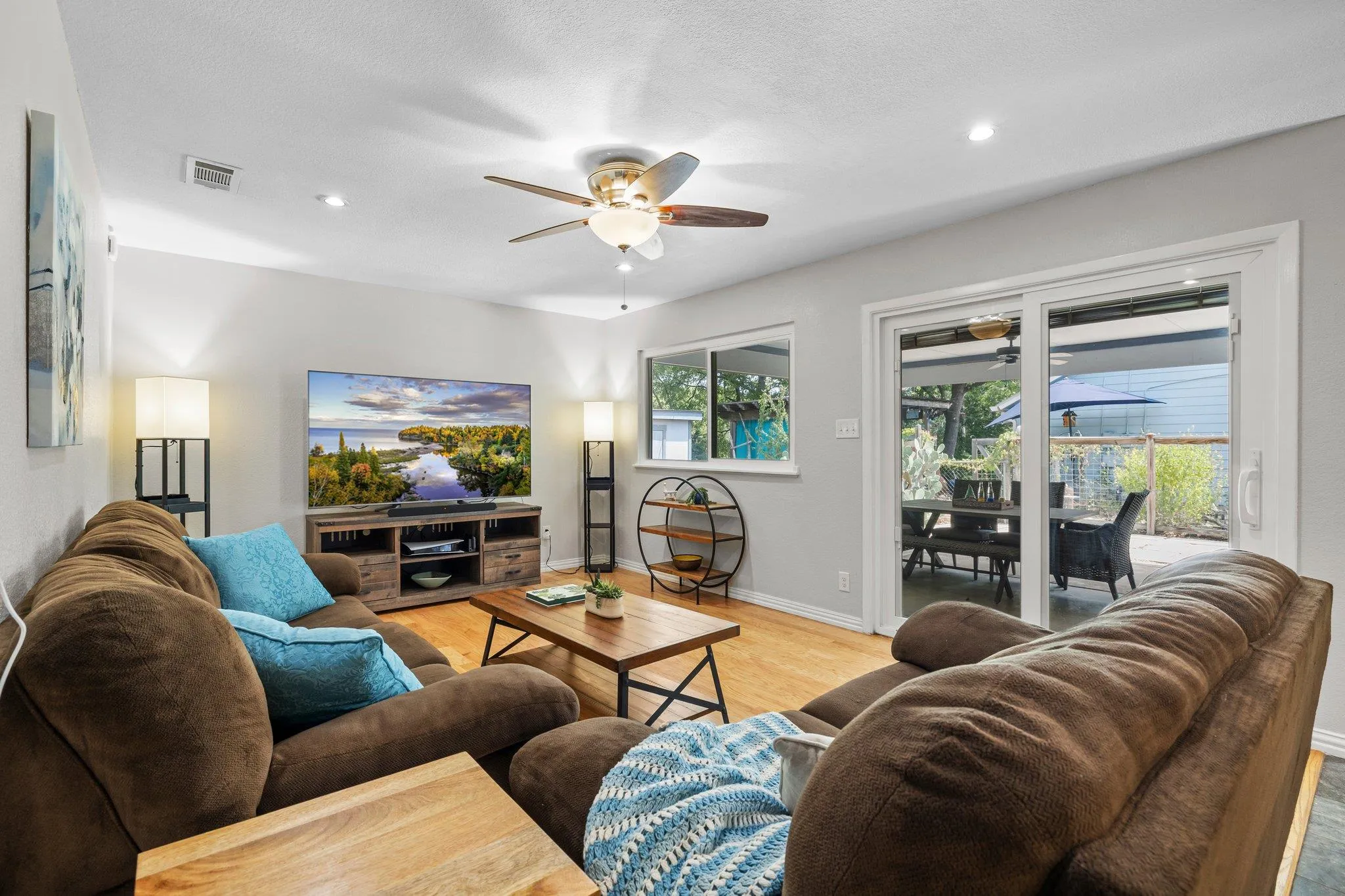 Photo 3 of 504 HEARTWOOD DR