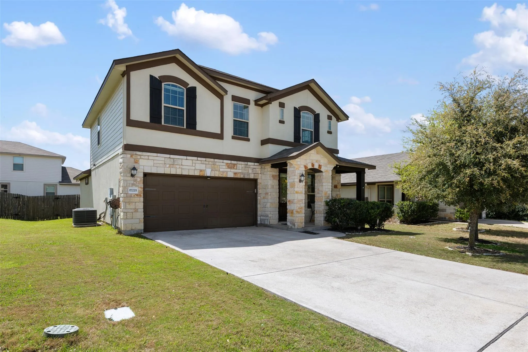 Photo 2 of 17221 BRITTLE LN