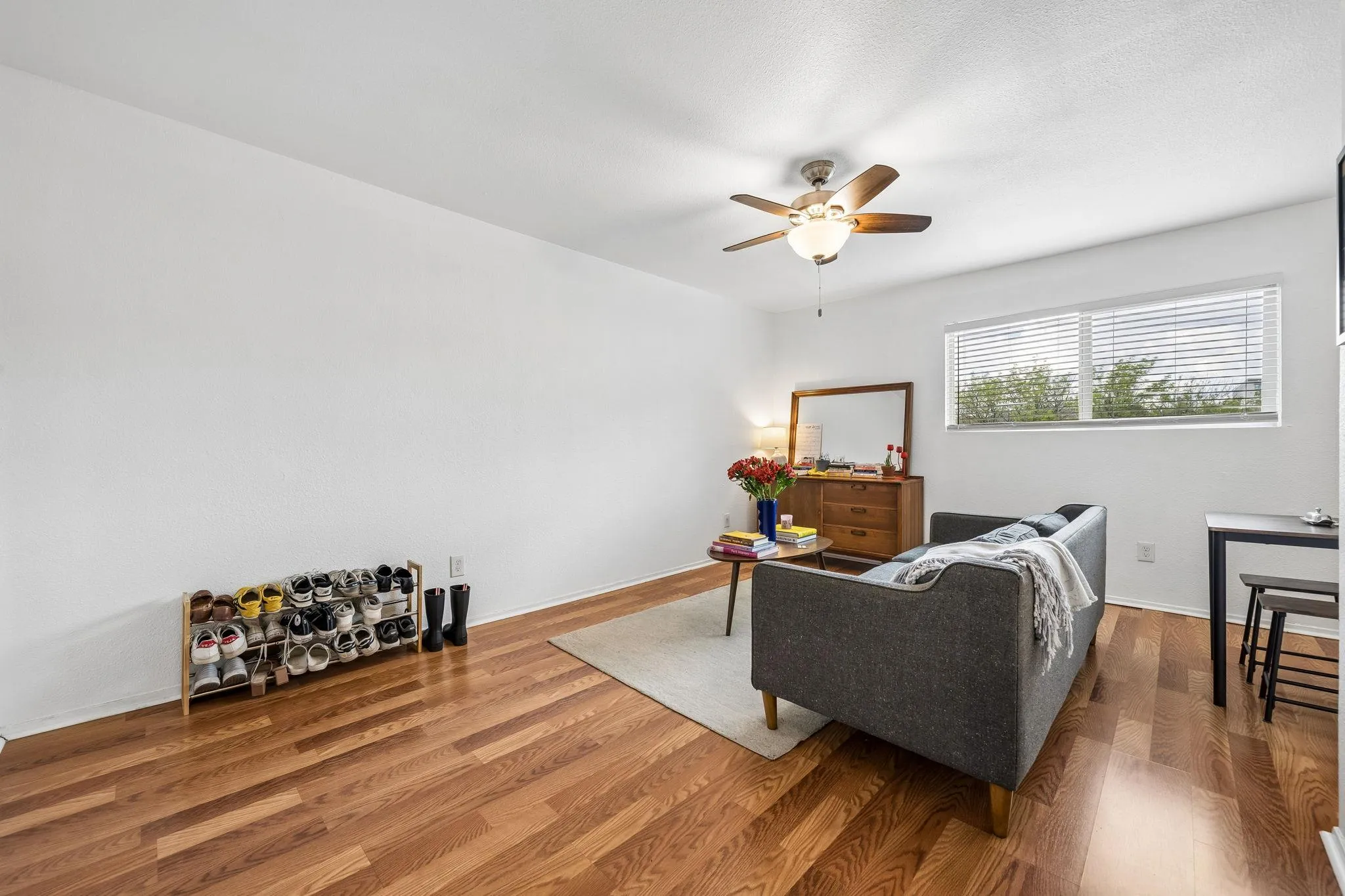 Photo 3 of 2207 LEON ST #307