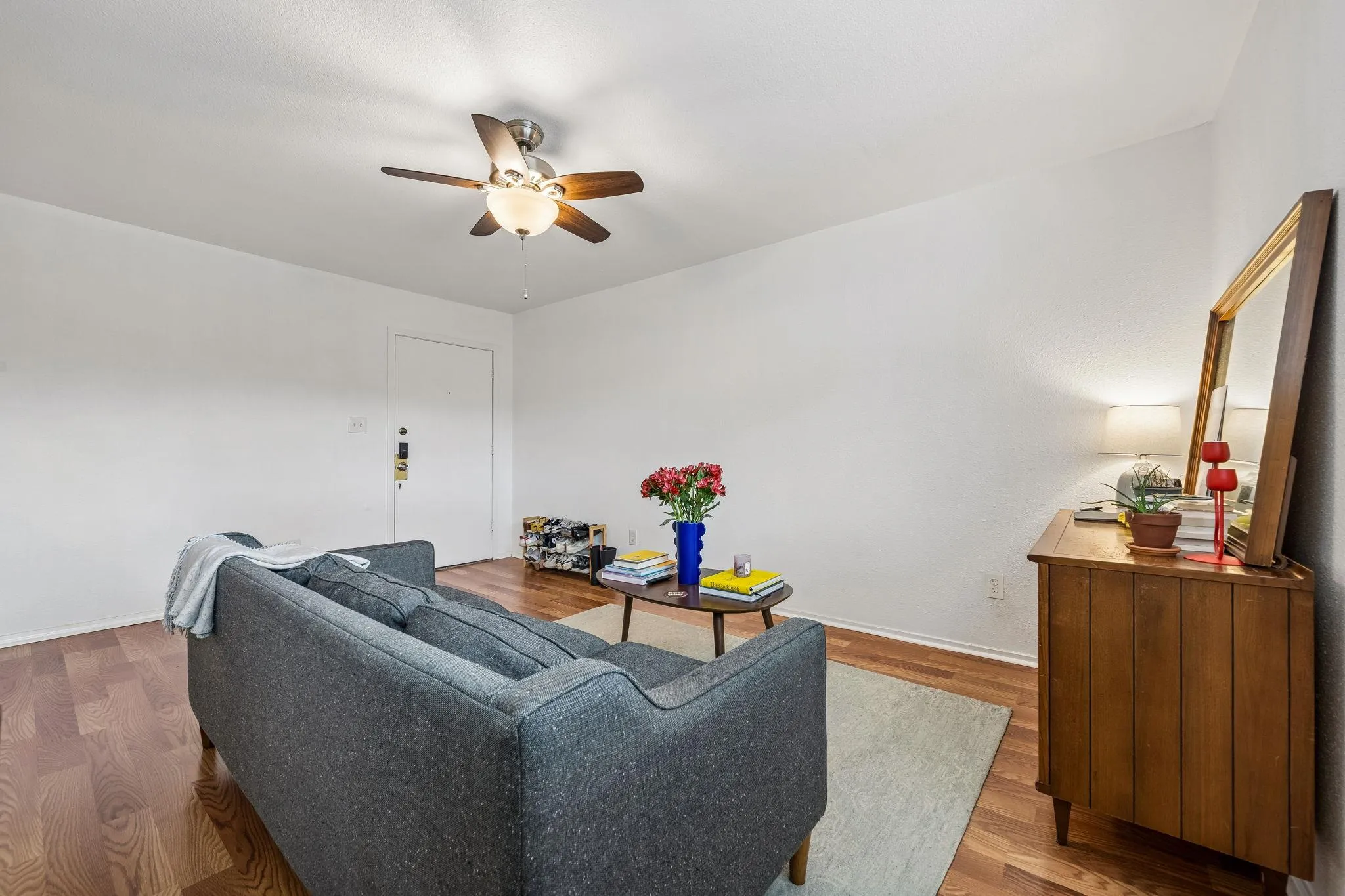 Photo 5 of 2207 LEON ST #307