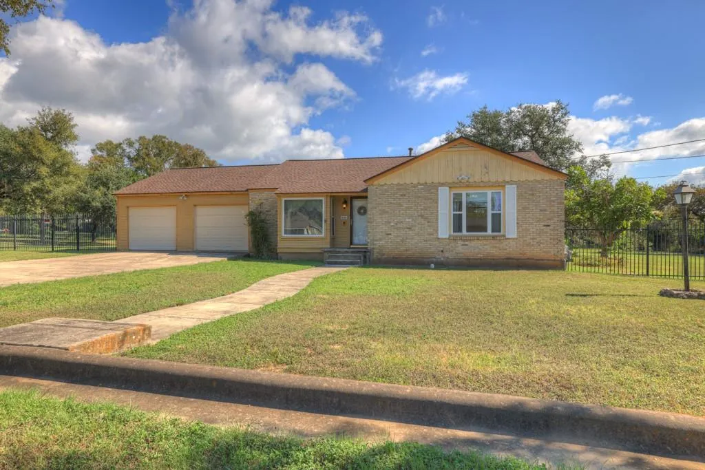 Photo of 800 N BISHOP ST, San Marcos, TX, 78666