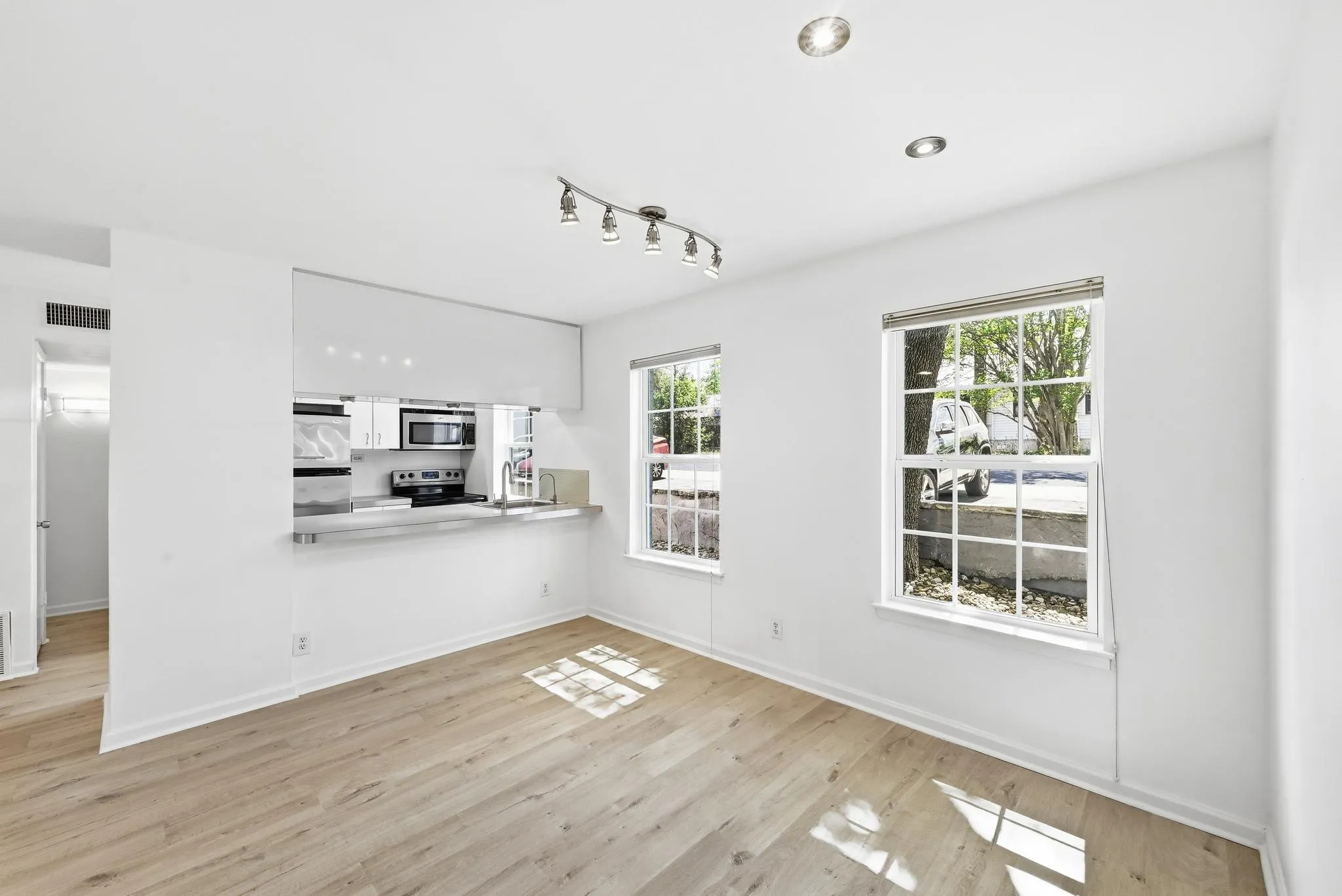 Photo 4 of 300 CROCKETT ST #116