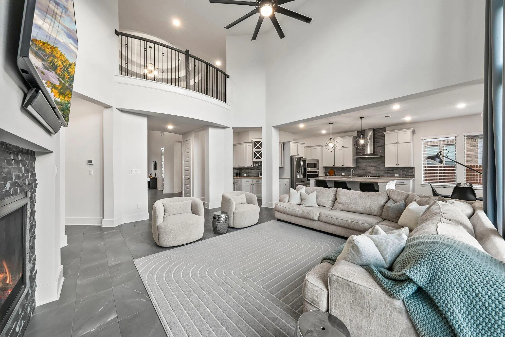 Photo 5 of 124 LOW RIVER LN