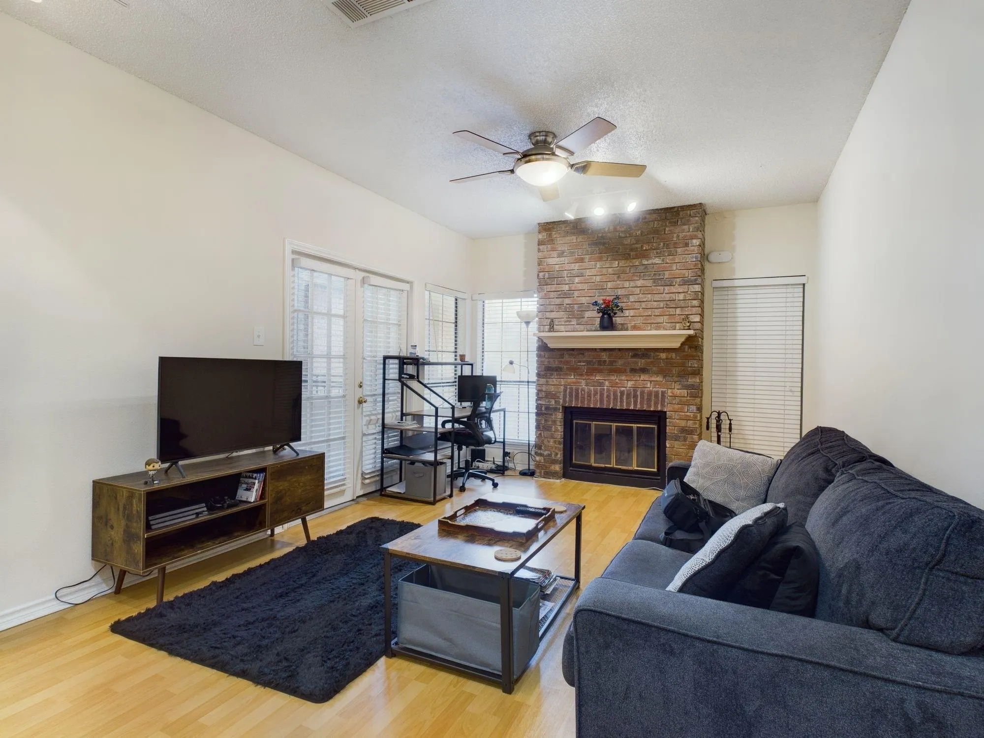 Photo 4 of 3001 CEDAR ST #209