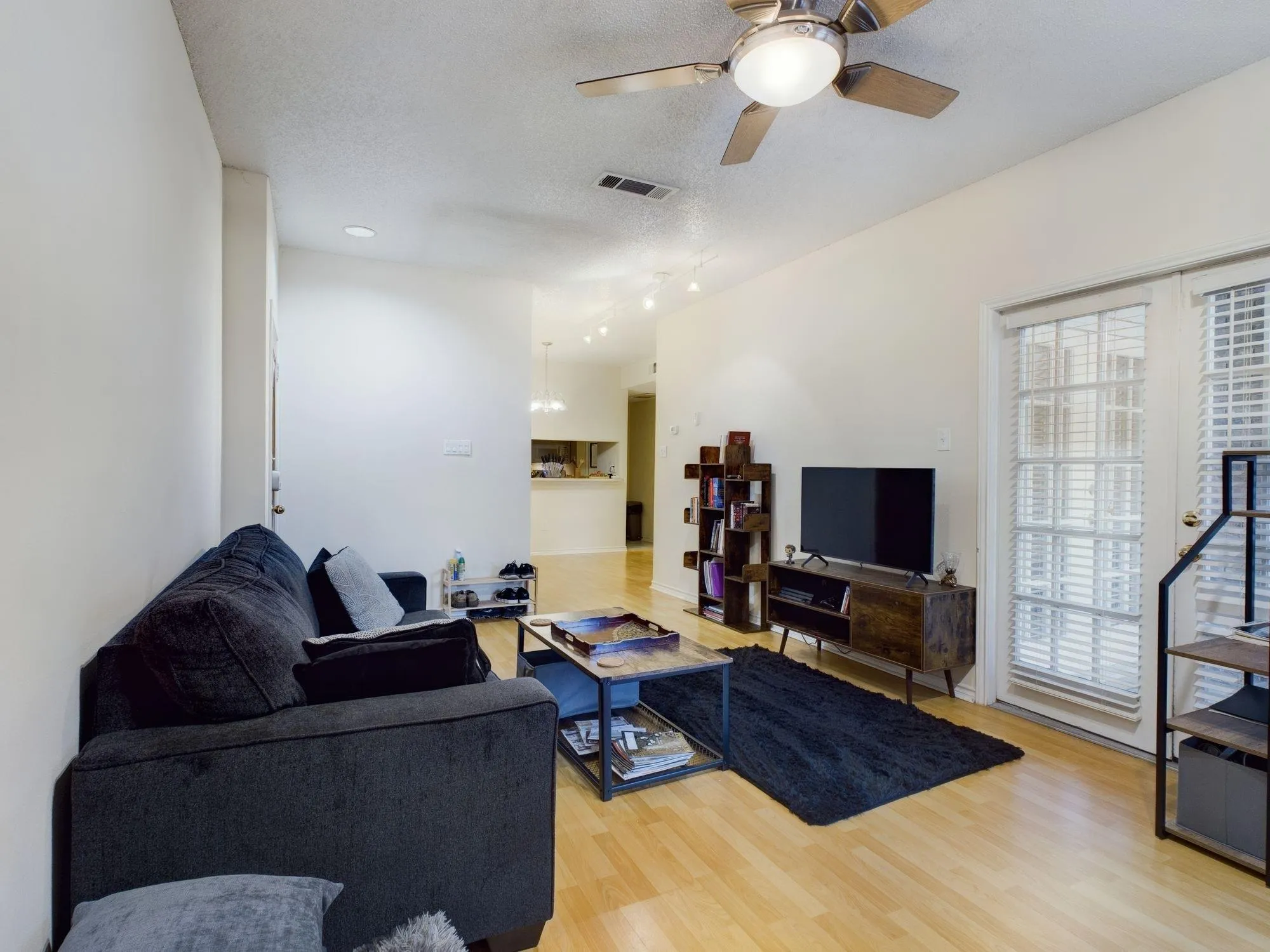 Photo 3 of 3001 CEDAR ST #209