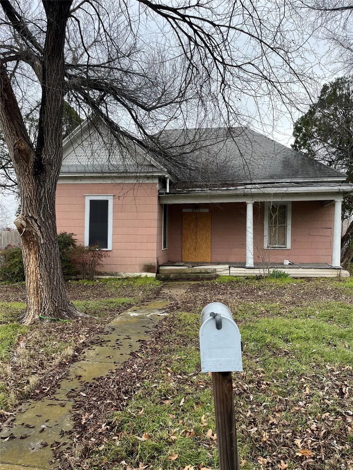 Photo of 620 WASHBURN ST, Taylor, TX, 76574