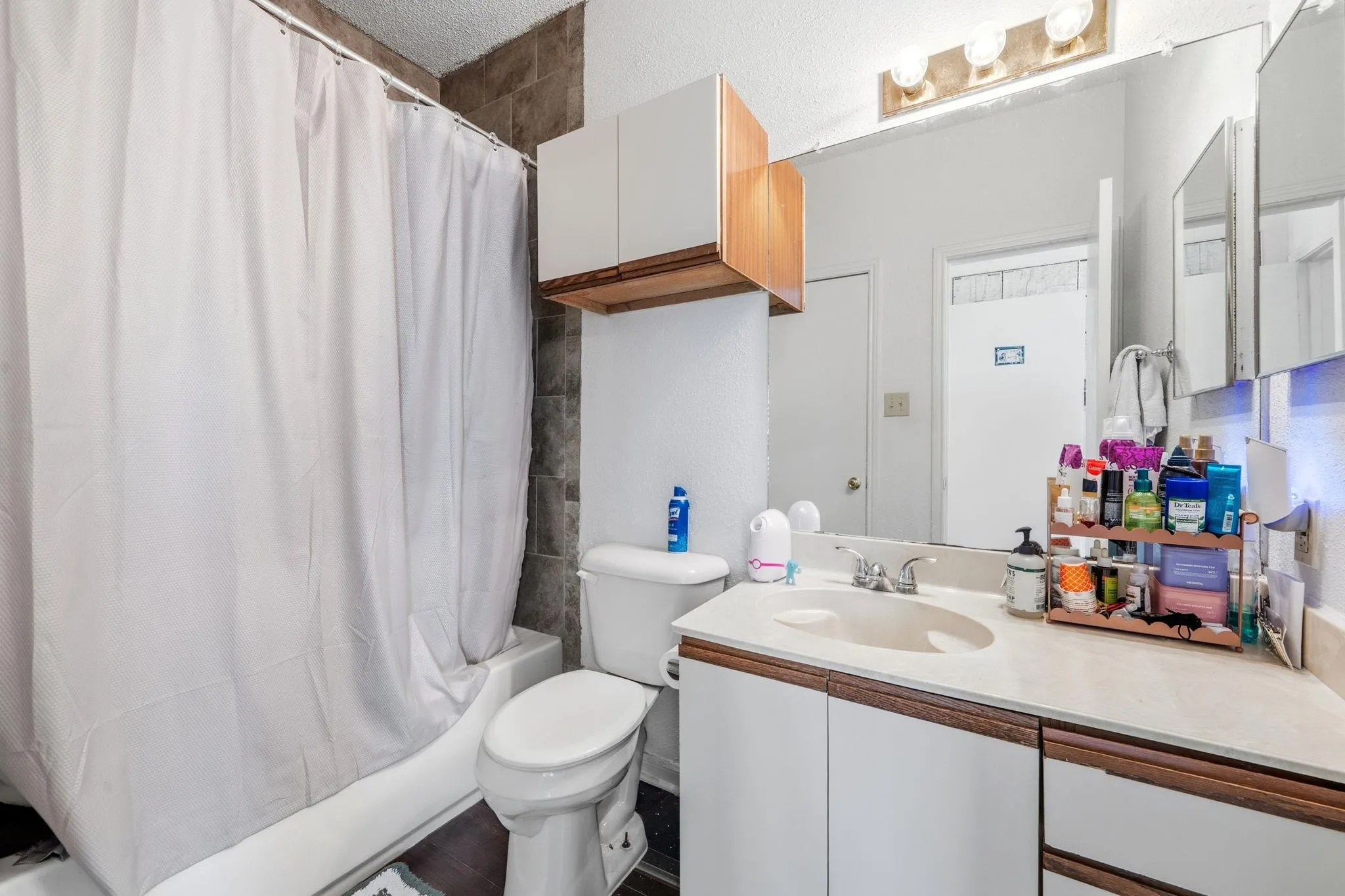 Photo 5 of 912 W 22ND ST #305