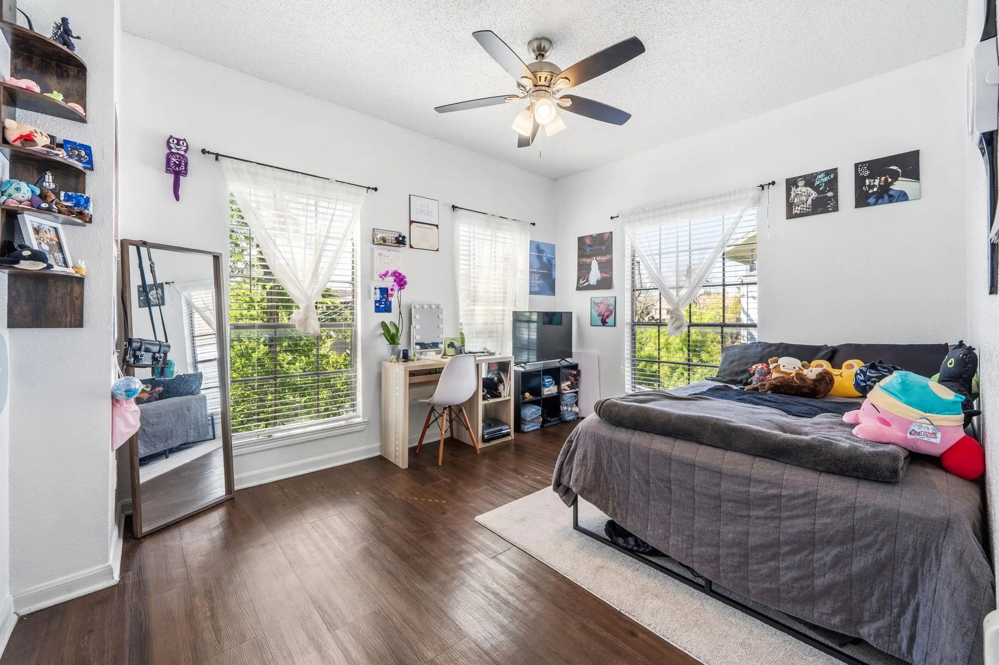 Photo 2 of 912 W 22ND ST #305