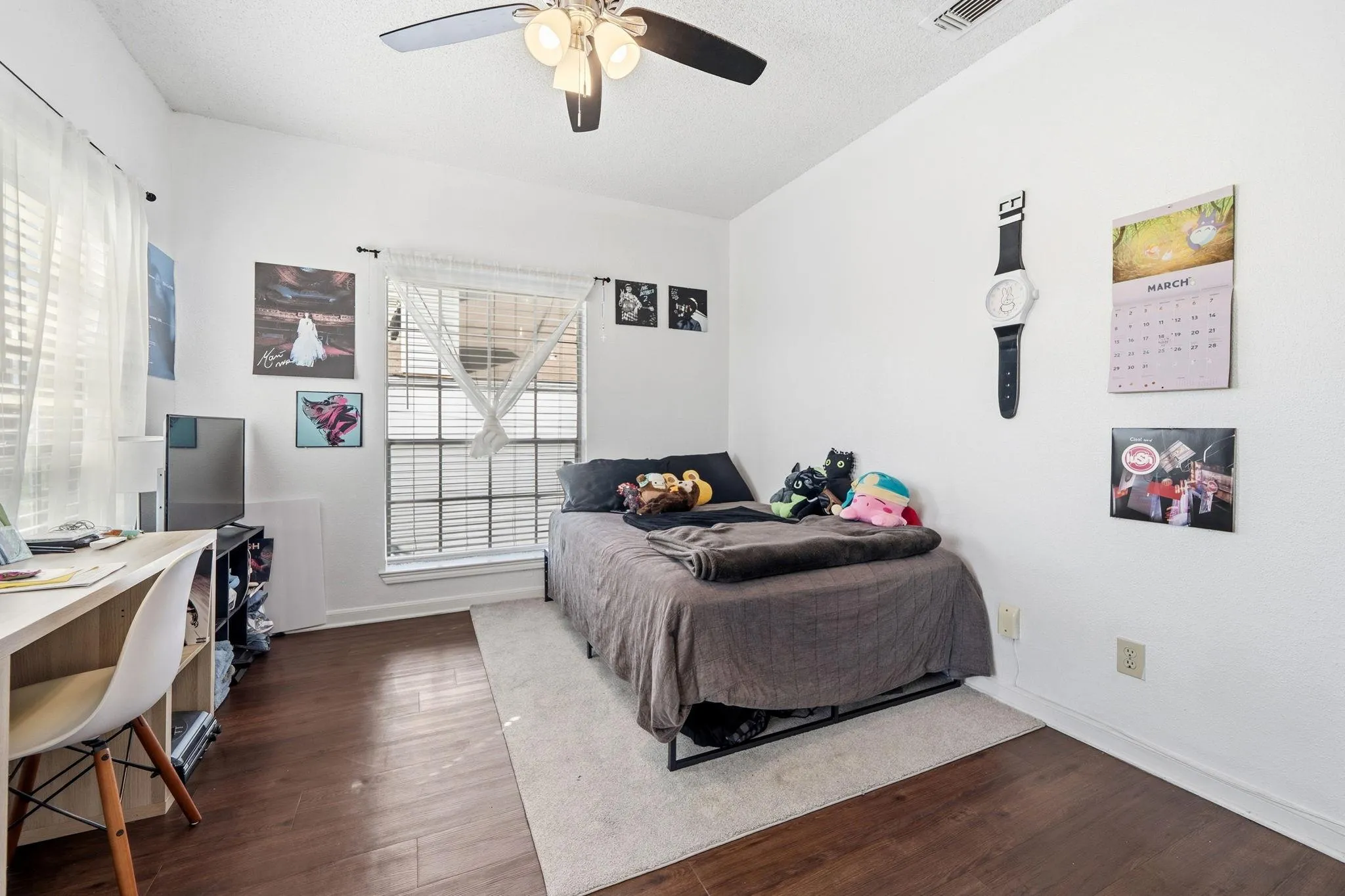 Photo 3 of 912 W 22ND ST #305