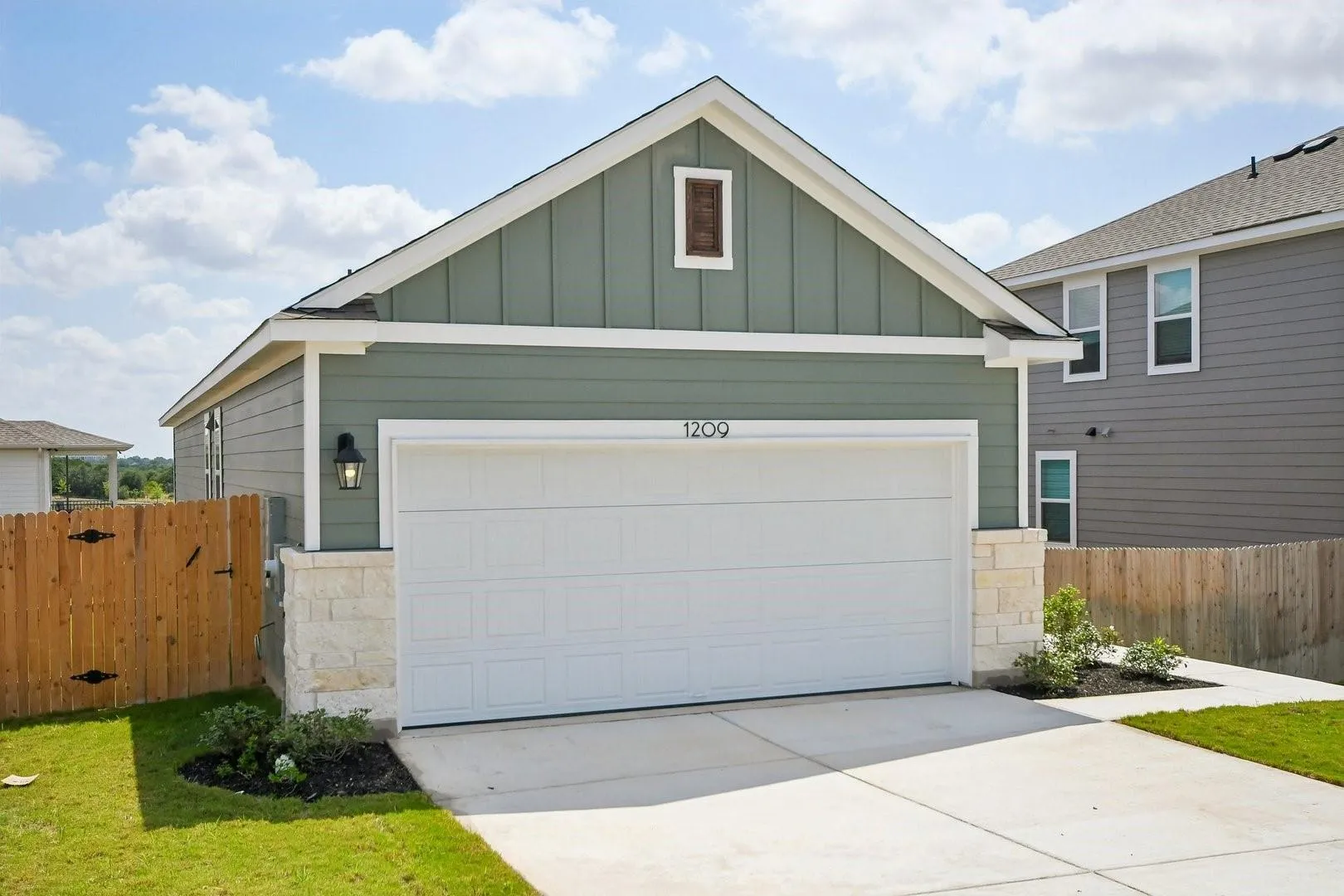 Photo 3 of 1209 LAVENDER WAY