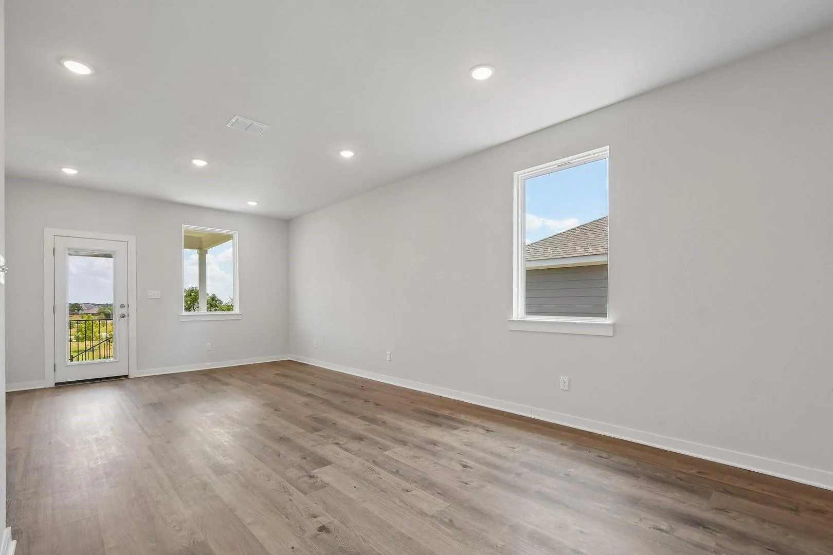 Photo 4 of 1209 LAVENDER WAY