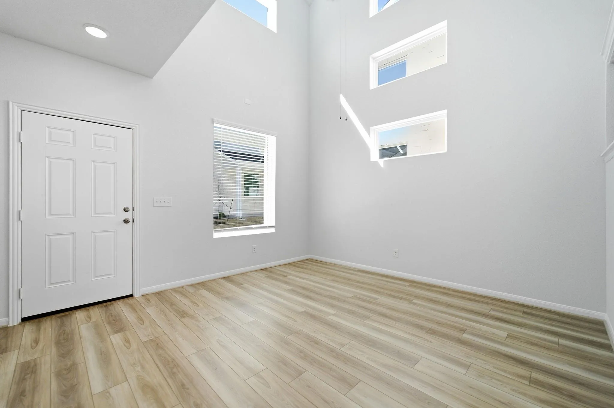 Photo 5 of 500 MUNICIPAL DR #401