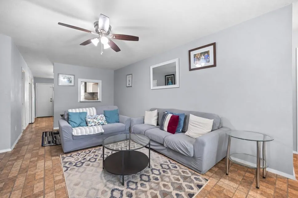 Photo 4 of 10406 LITTLE PEBBLE DR