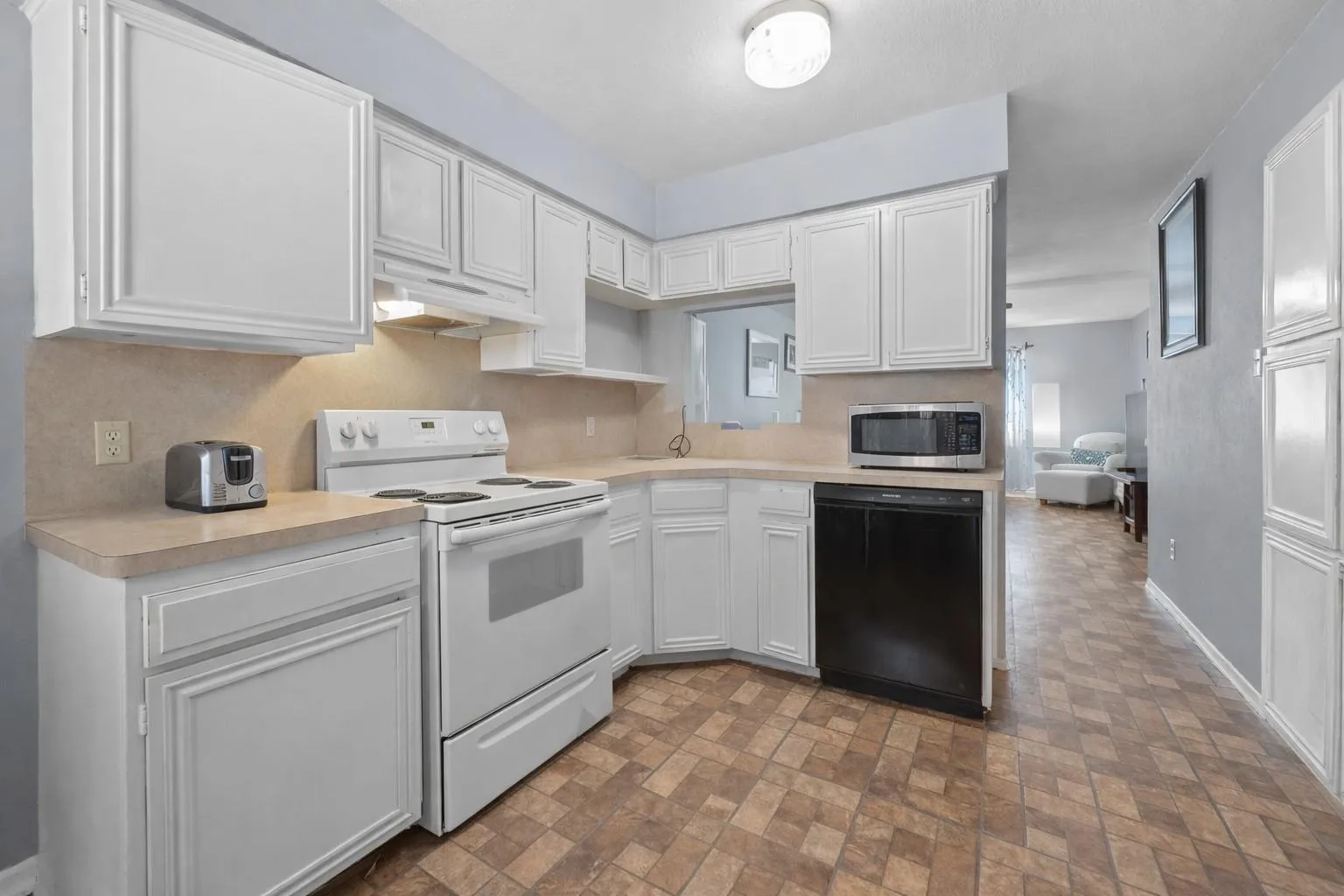Photo 5 of 10406 LITTLE PEBBLE DR
