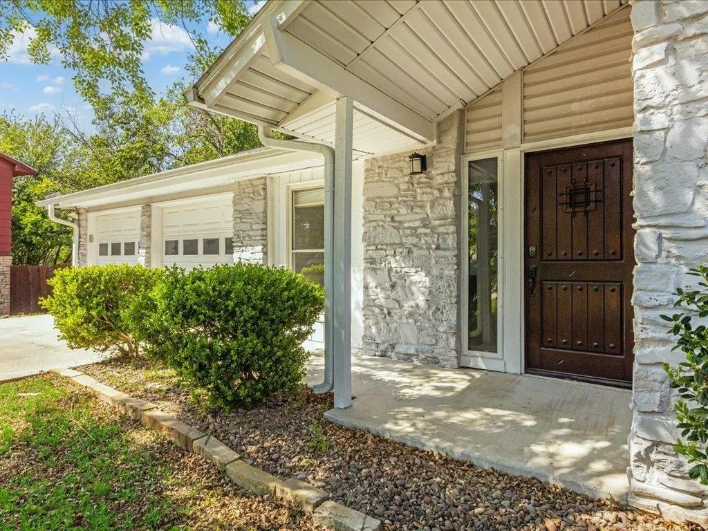 Photo 4 of 7302 MEADOWOOD DRIVE DR