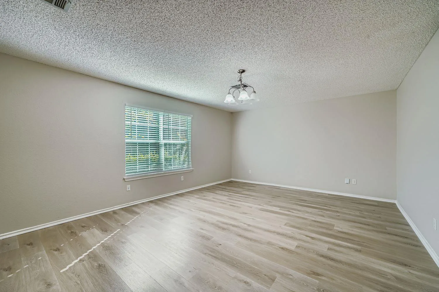 Photo 4 of 2100 COACHLAMP DR