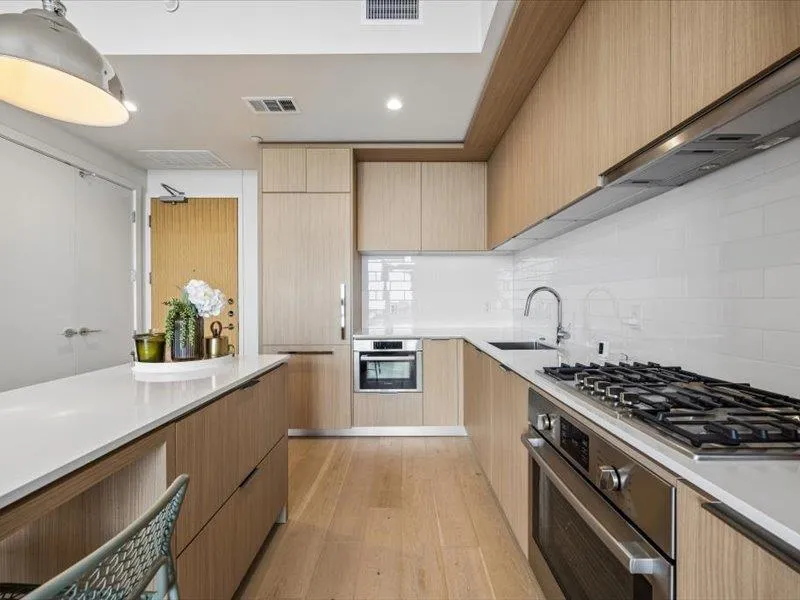 Photo 3 of 44 EAST AVE #1808