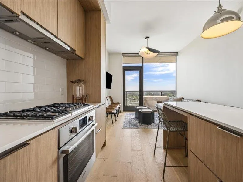 Photo 4 of 44 EAST AVE #1808