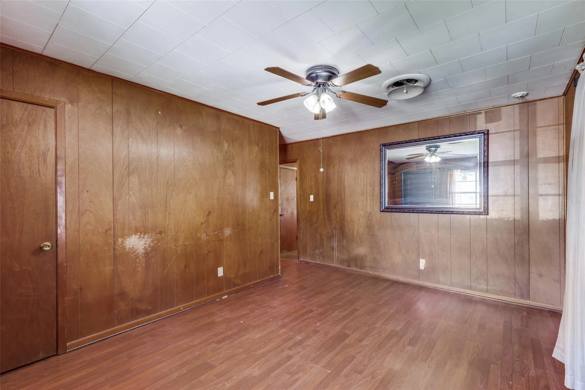 Photo 4 of 707 DEBUS DR