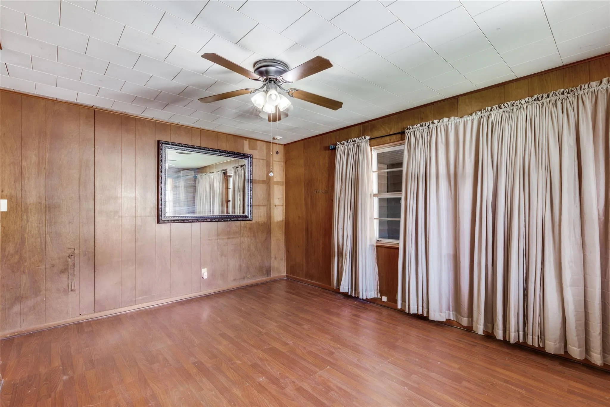 Photo 5 of 707 DEBUS DR
